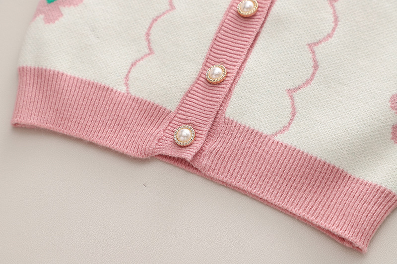 Flickset med stickad kofta och plisserad kjol_voghion.com