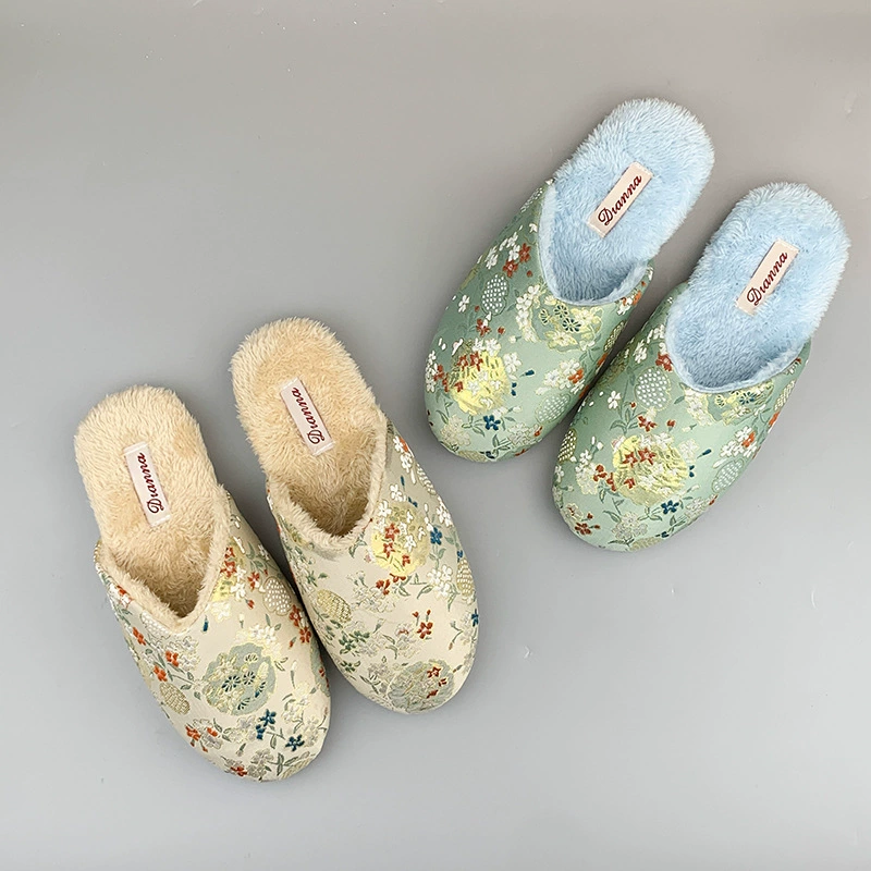 Осенние и зимние женские вышитые атласные хлопчатобумажные тапочки для домашнего интерьера