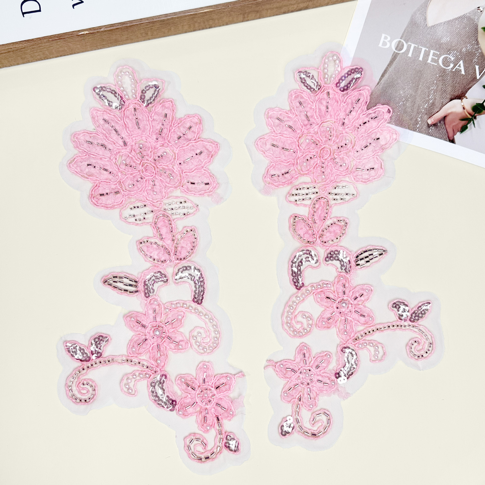 Vestido de boda cheongsam accesorios de decoración hechos a mano perlas flor parches de ropa de alta gama accesorios DIY 2026 nuevos al por mayor