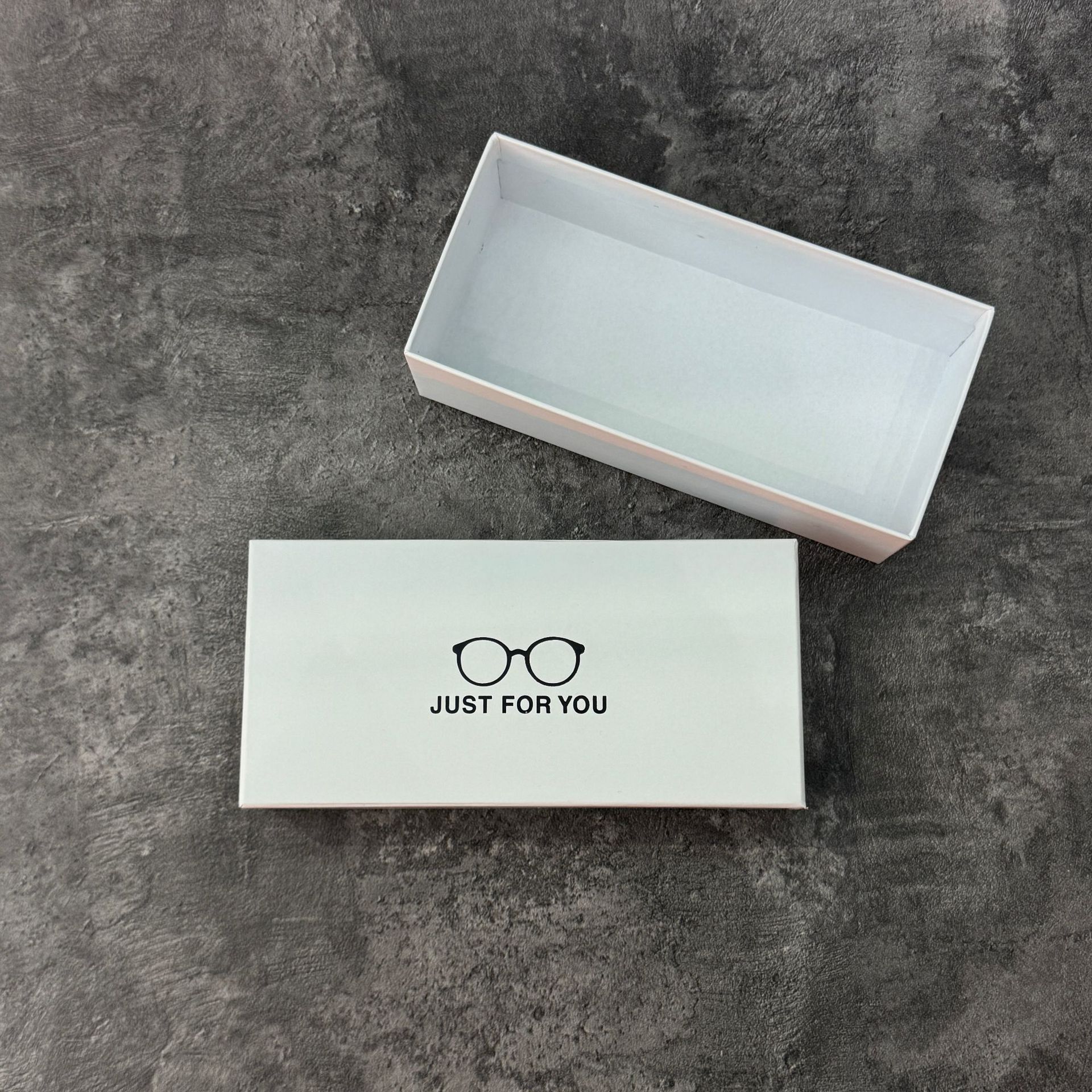 Caja de almacenamiento blanca especial para gafas, moda simple endurecida a prueba de compresión diaria, caja de gafas portátil, caja de embalaje exterior