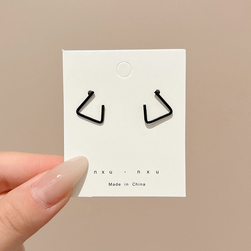 Pendientes de aro lisos para mujer, lujo ligero, pendientes de alta gama, pendientes populares, aretes de diseño exclusivo, aretes de otoño e invierno al por mayor