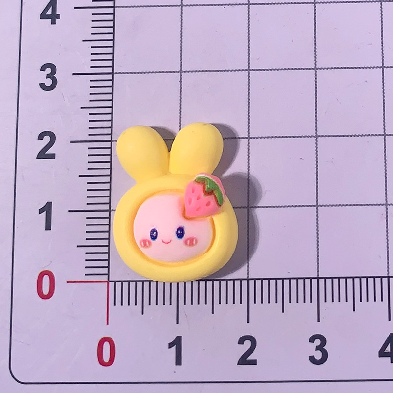 Ventas calientes de dibujos animados de fresa piezas de resina diy crema pegamento caja de teléfono móvil accesorios para el cabello clip de cabello botones de zapatos materiales hechos a mano