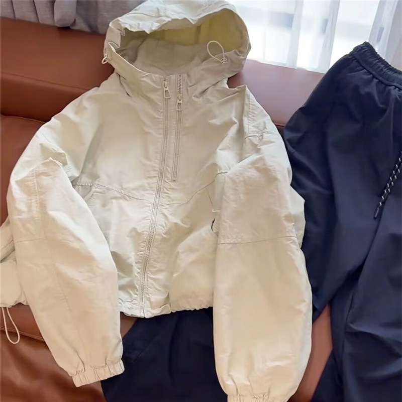 Women's hooded windbreaker jacket, short style, 2024 spring and autumn new style, petite top, casual loose jacket, baseball style.