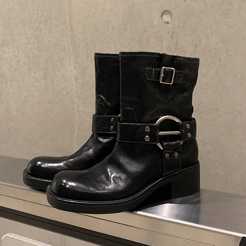 Botas cortas occidentales de cuero suave con hebilla metálica retro y tacón grueso para mujer, nuevas botas de motociclista estilo punk para otoño e invierno.