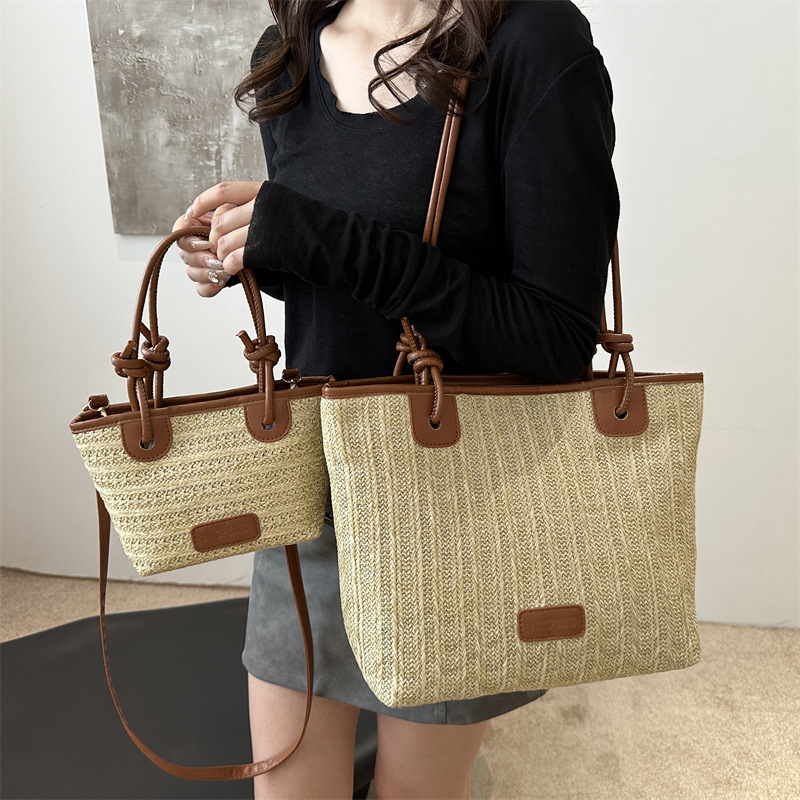 Bolsa de paja tejida para mujeres 2024 verano nuevo mochila portátil versátil bolso de balde de agua de estilo exterior bolso de trabajo