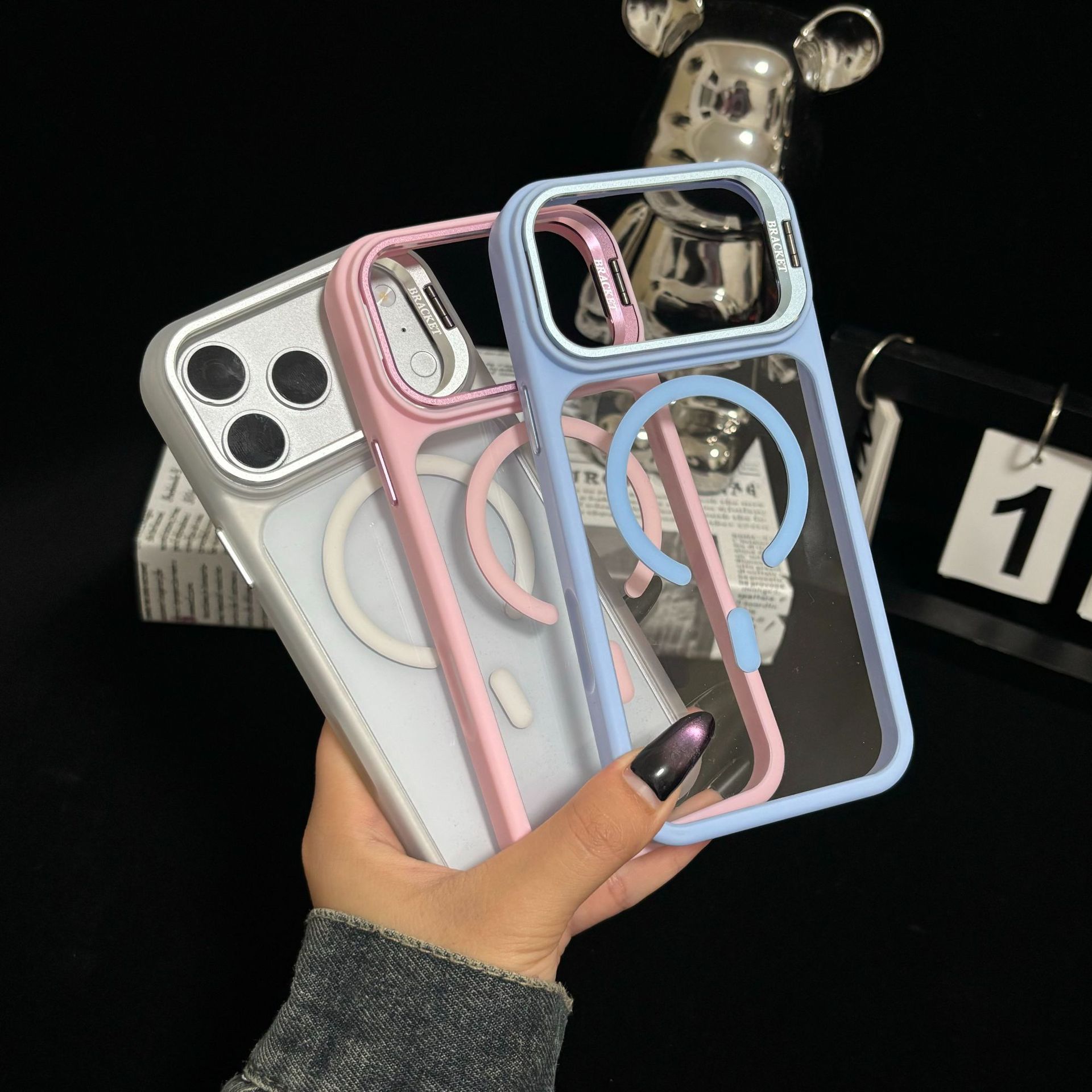 Funda Magnética con Soporte de Lente para iPhone 16/17 Pro Max de Acrílico Transparente Anticaídas