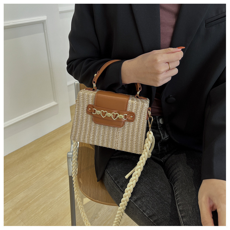 Women's Medium Straw Color Block Solid Color Vacation Beach Weave Magnetic Buckle Straw Bag display picture 16