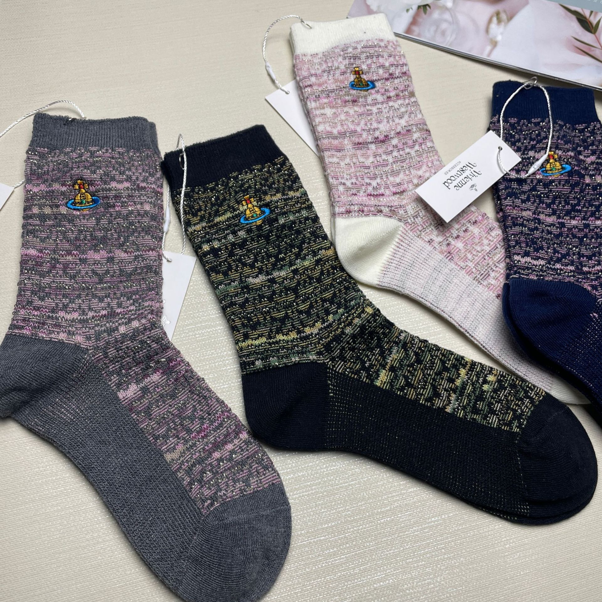 新款西太后土星小香風刺繡女士襪子雙針雙路亮絲中筒百搭款潮襪子