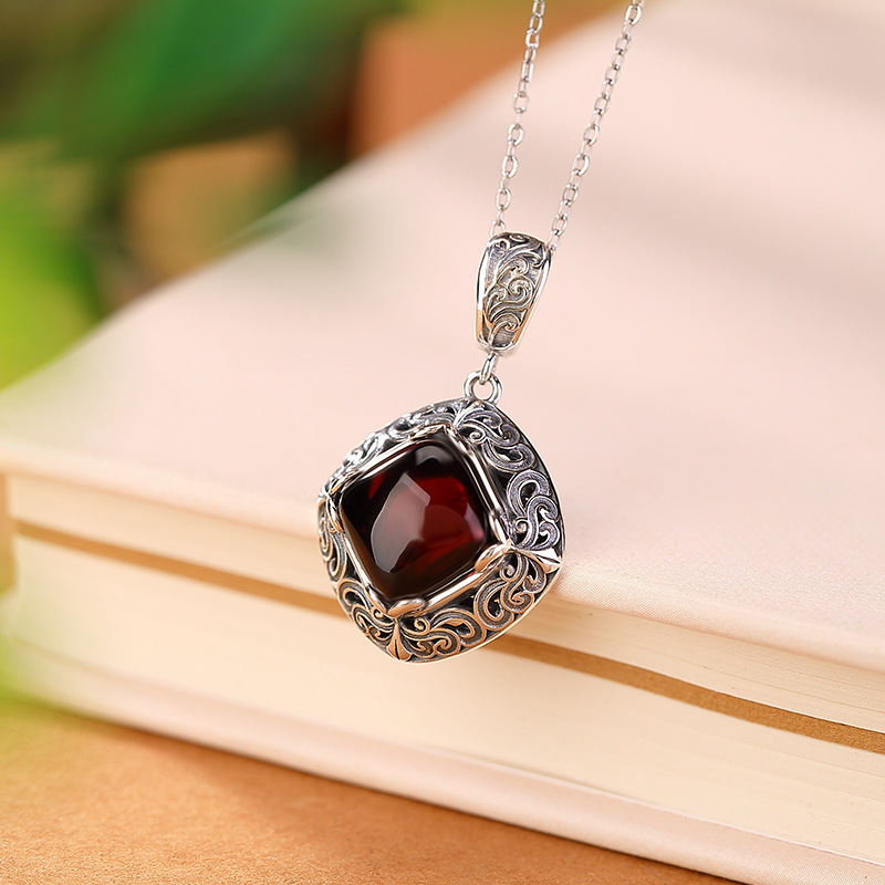 Mặt dây chuyền bạc S925 hình hươu chạm khắc rỗng, phong cách cổ điển, đính đá hổ phách — Mặt Dây chuyền đơn (không có dây chuyền)