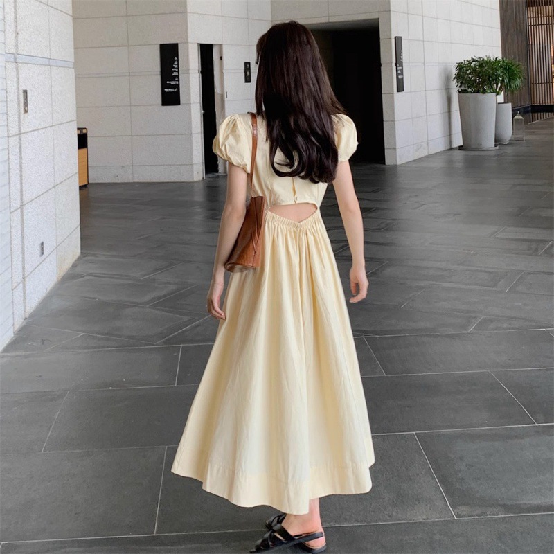 奶黄色泡泡袖露腰连衣裙女夏2024新款小众设计感设计感法式赫本风