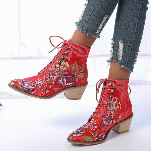 Plus-size high-heeled ankle boots for women—autumn/winter, European/American style, with ethnic-inspired embroidery, perfect for a modern, edgy look.