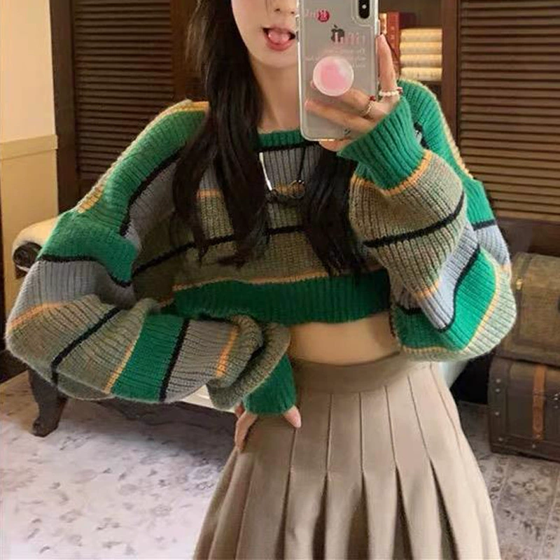 Retro green demi-season short sweater, loose fit
