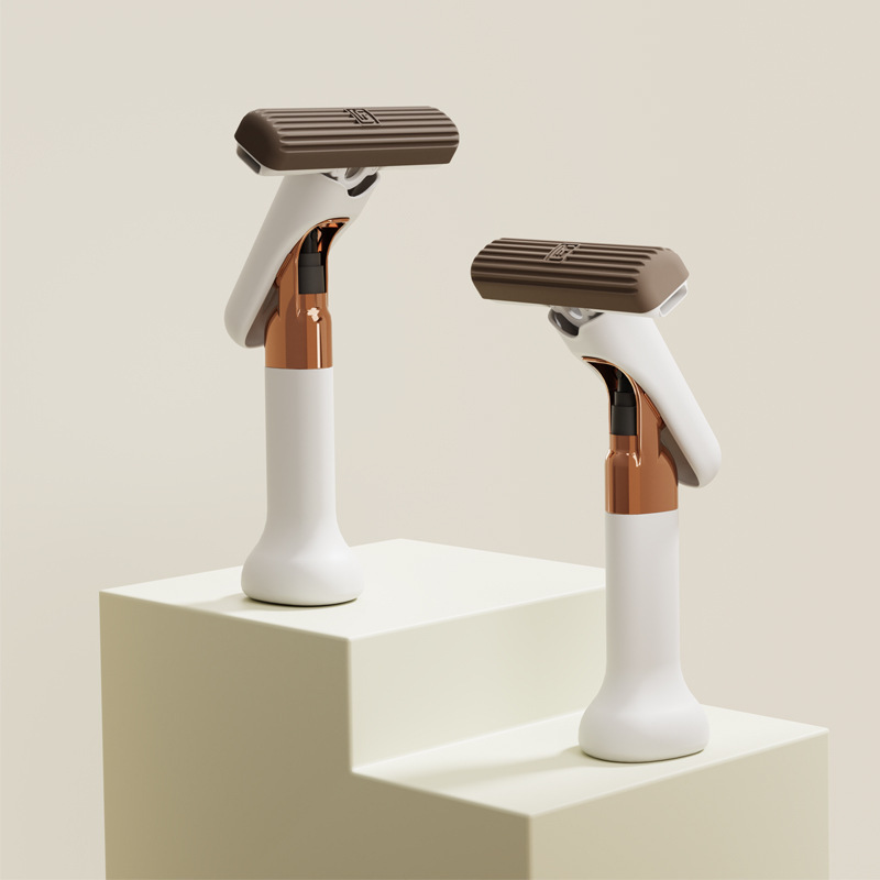 手持ちの噴水の小さいモップを持って、テーブルの上ですぐに拭いてください。|undefined