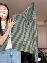 复古慵懒风条纹撞色连帽毛衣外套女秋冬显白气质软糯针织开衫上衣