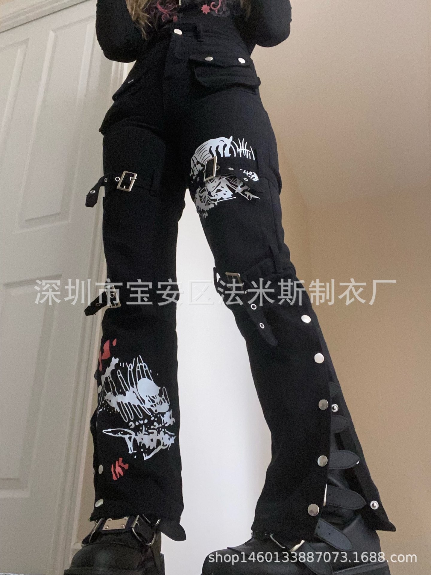 Street Trendy Cool Early Autumn 2023 Design con pantaloni drappeggiati in denim con fibbia in metallo stampato_voghion.com