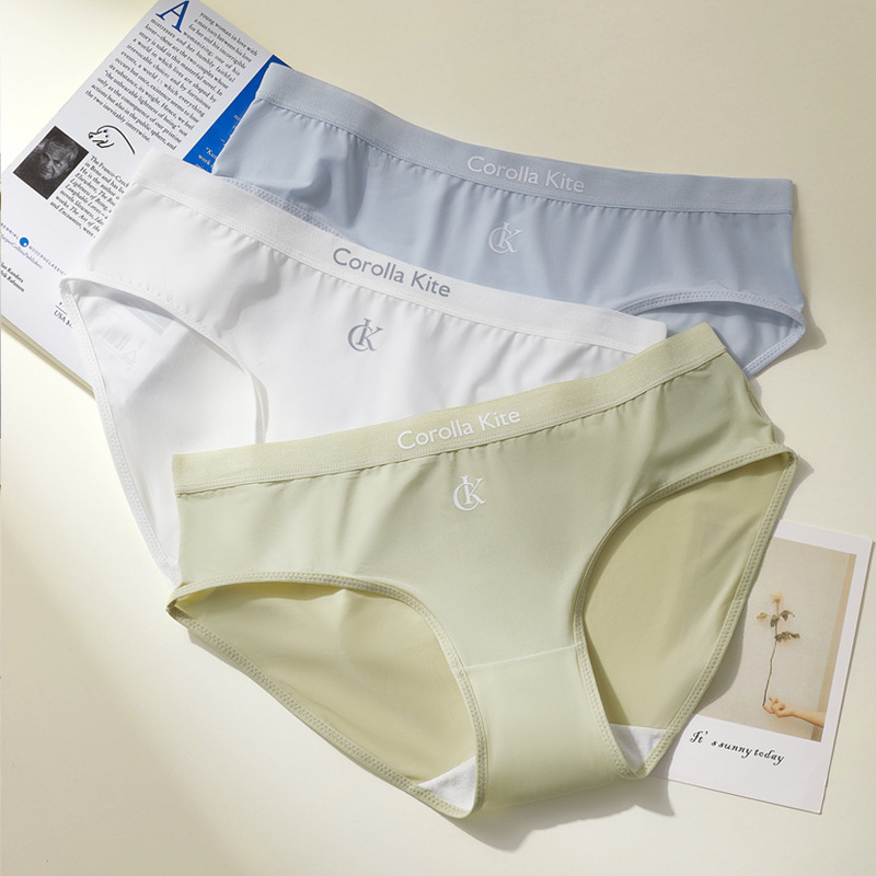 Designer Seamless Ice Silk Women's Pure Cotton Antibacterial Crotch Panties, Thin Summer Style Triangle Panties for Girls