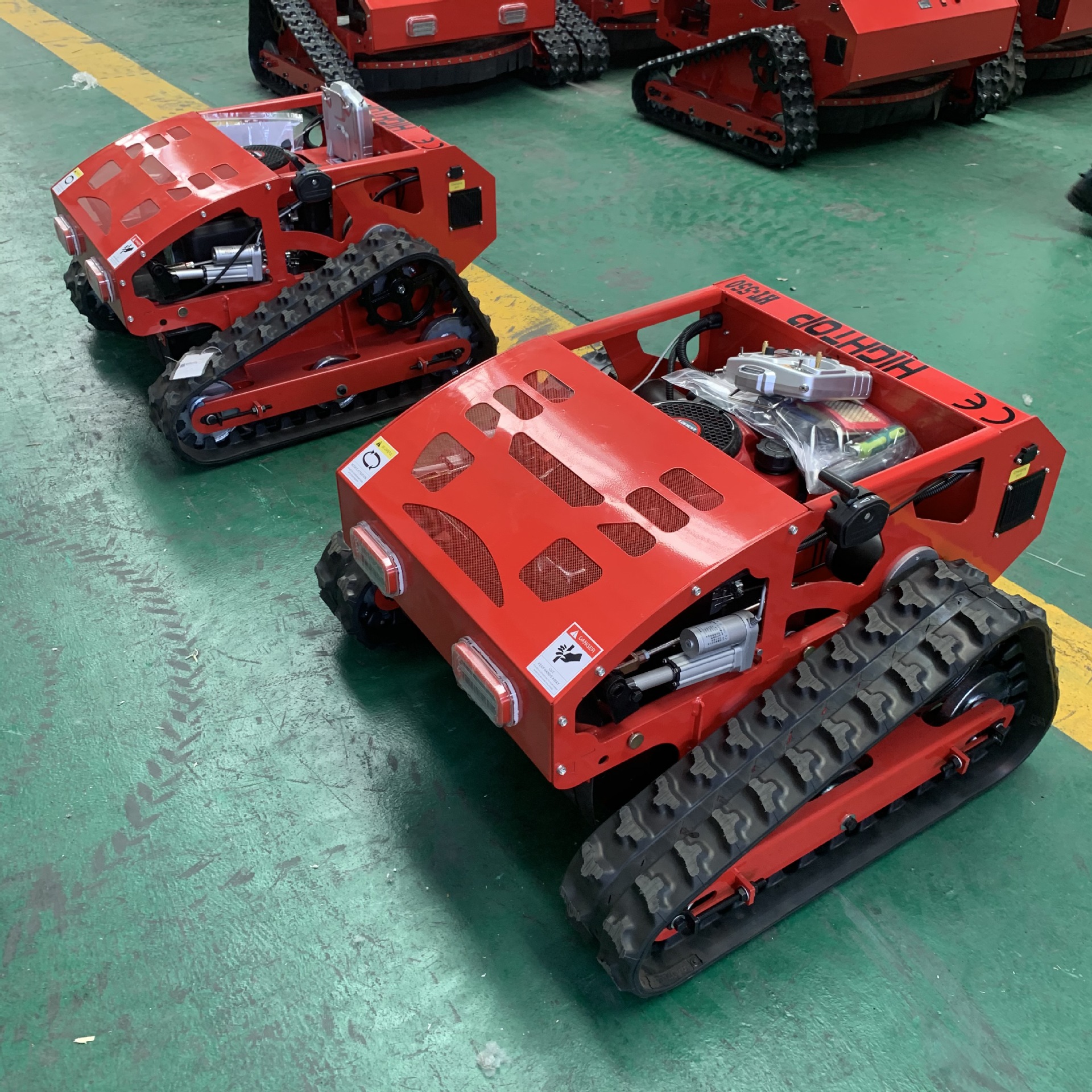 遥控履带割草机果园丘陵遥控除草机遥控割草机履带式大马力割草机