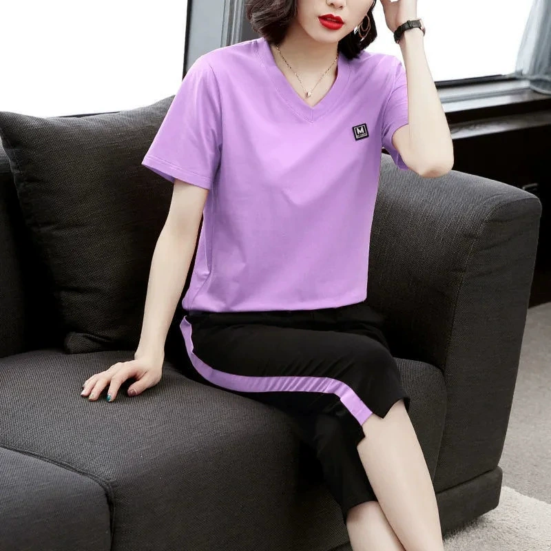 Женский летний костюм 2025 года с короткими рукавами, новый, для мам, с V-образным вырезом, повседневный, больших размеров, для полных, скрывающий живот, спортивный костюм
