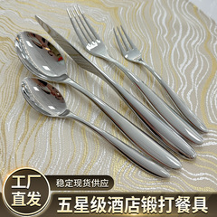 高級鍛造304ステンレスナイフとフォークのレストランは優雅で特別な厚いナイフとフォークのスプーンを注文してホテルの洋食の食器を卸売りします。