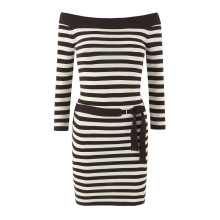 撞色条纹一字肩针织连衣裙女2025早秋款时髦气质含腰带修身包臀裙