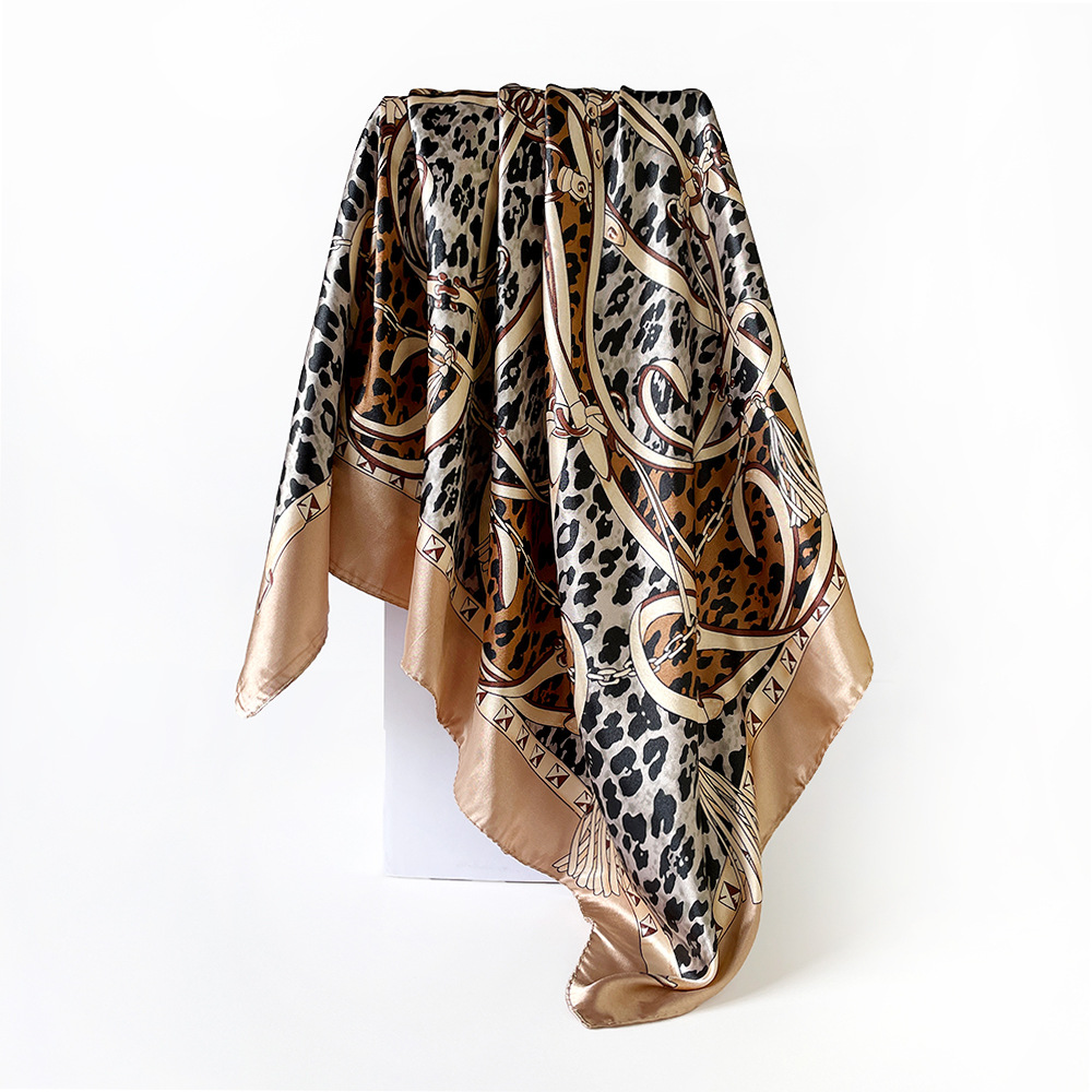 Damen Satin Kopftuch Mit Leopardenmuster Im Quadratischen Design_voghion.com