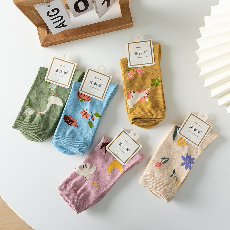 Mediados de la pantorrilla calcetines de algodón de las mujeres otoño e invierno japonés pequeña flor de color a juego calcetines de algodón de las mujeres absorbentes del sudor ins marea calcetines de algodón al por mayor