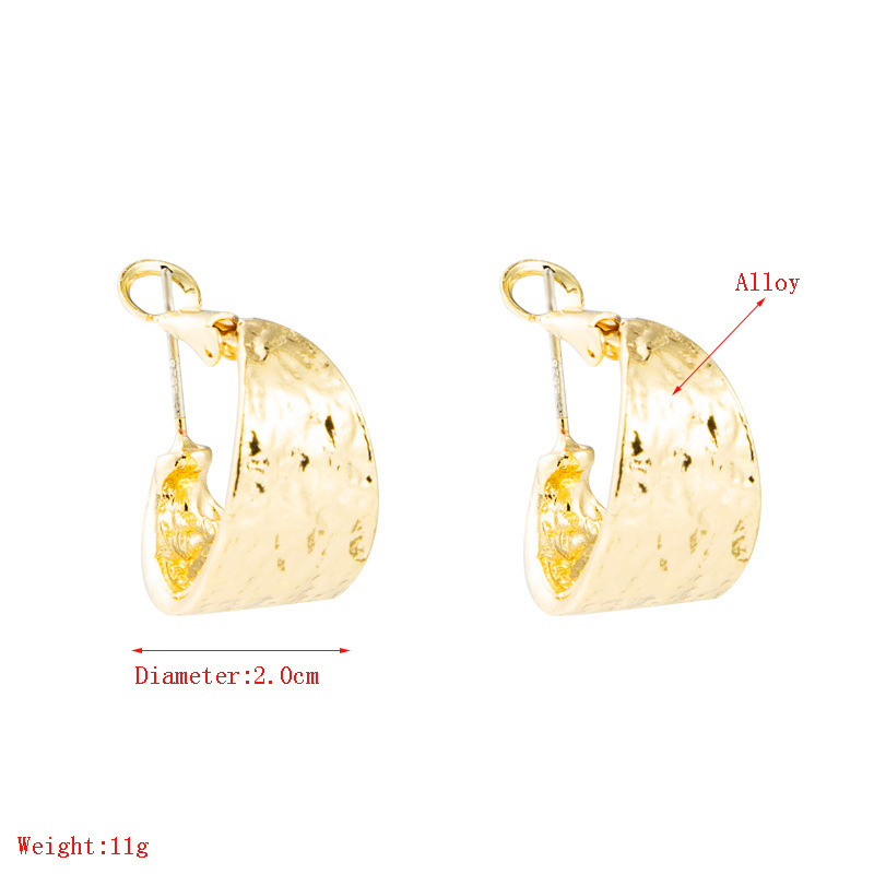 Vente En Gros Bijoux Simples Boucles D&#39;oreilles Creuses En Forme De C Nihaojewelry display picture 1