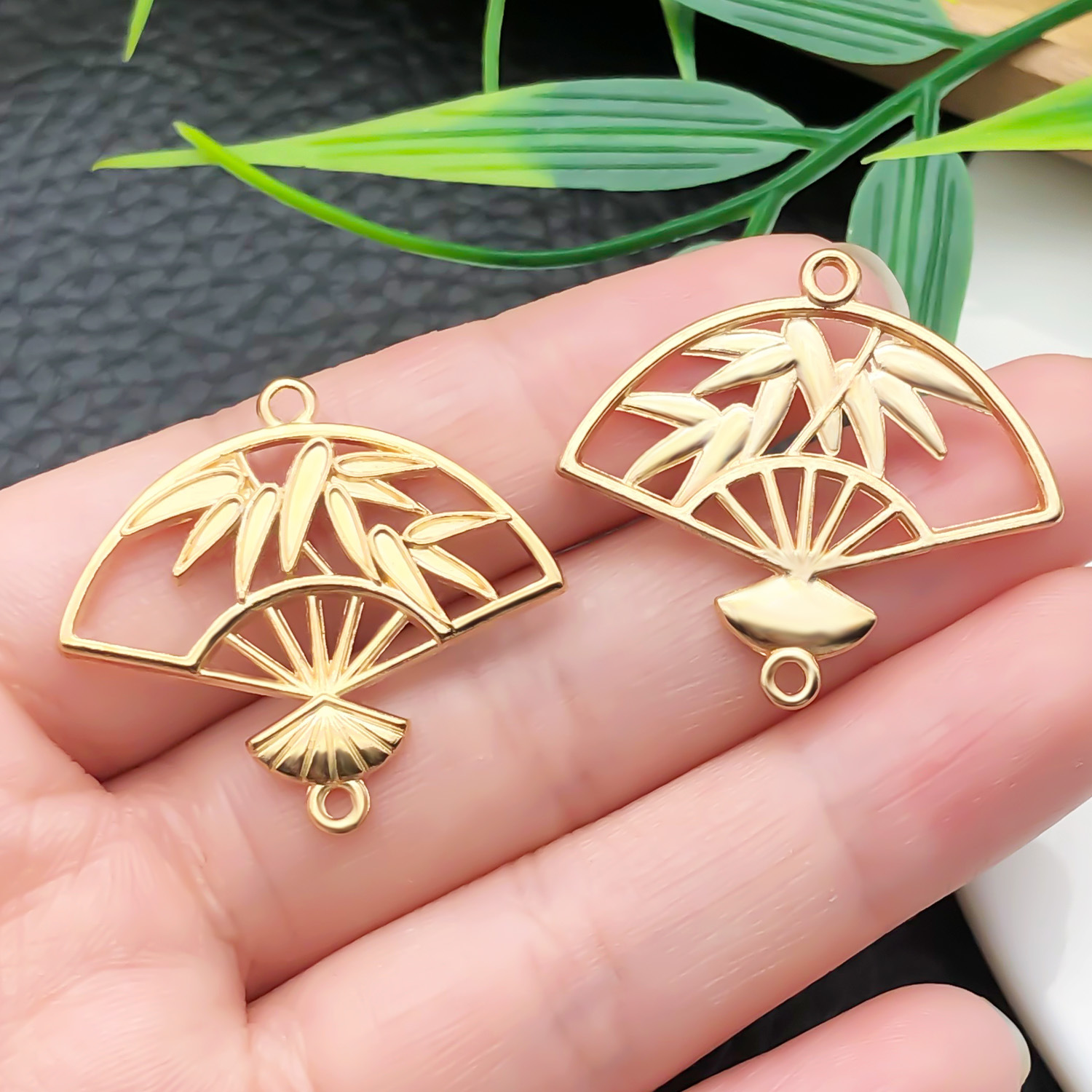 22454-ZH-kc金色锌合金中国风双吊古典风竹叶扇30x