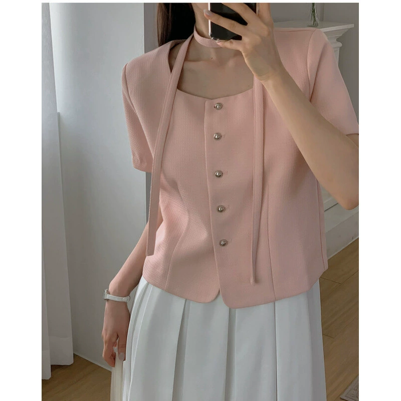 В наличии корейский шикарный однобортный твидовый жакет в стиле Chanel с круглым вырезом и лентой во французском стиле.