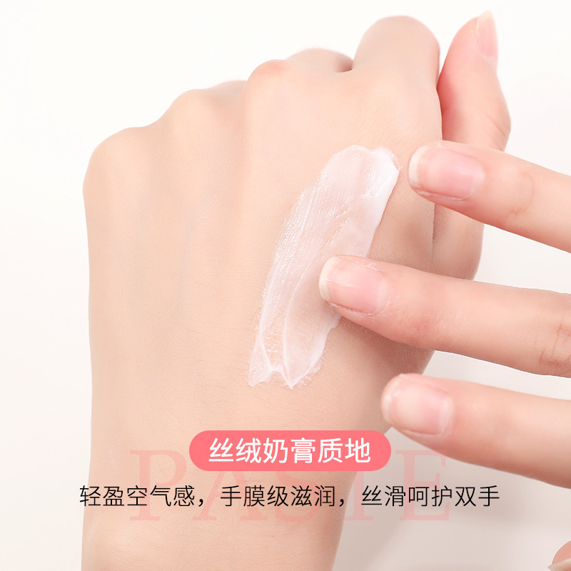 使い捨ての水蜜桃植物エキスのハンドクリームを入れて、秋冬に水を補って保湿します。|undefined