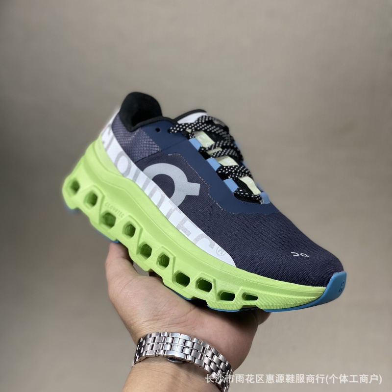 검은 잔디 노란색