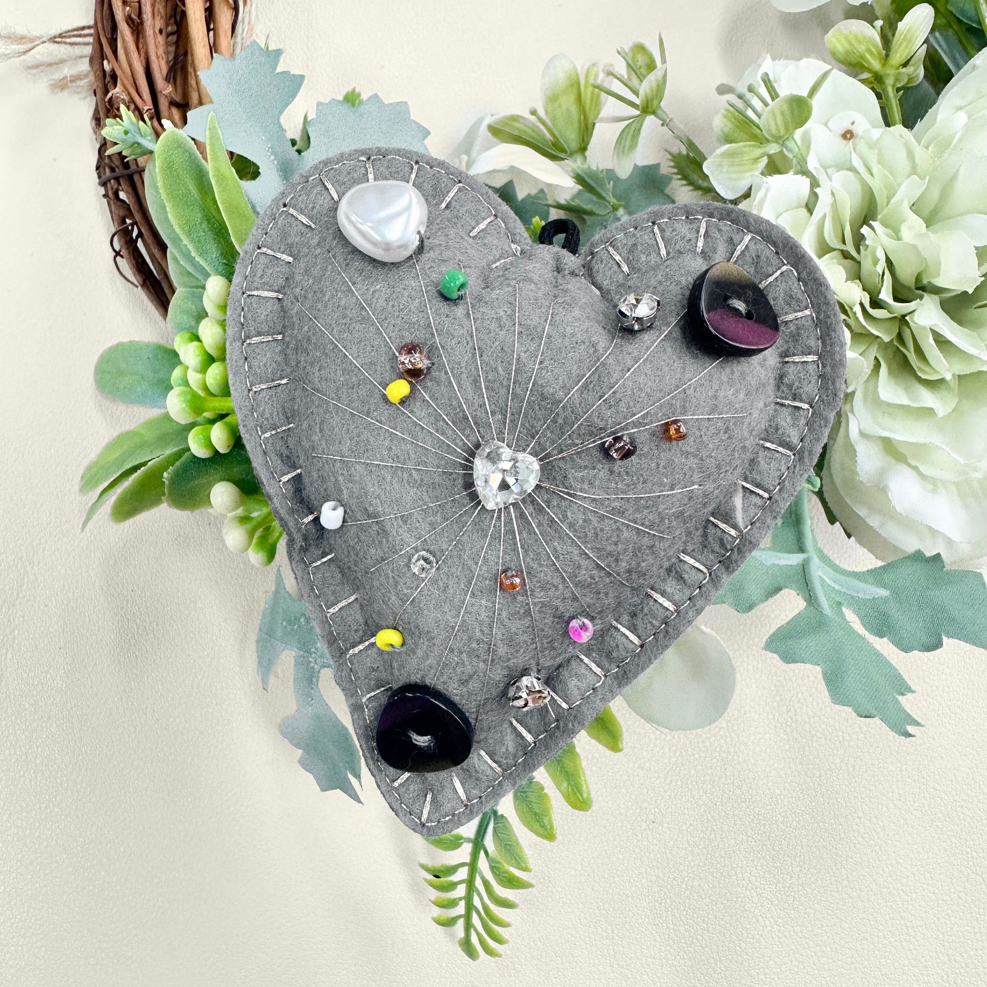 Hecha a mano fieltro en forma de corazón inserción de agujas de coser creativa almohadilla de agujas de coser material DIY bolsas de viento decoración del hogar adornos al por mayor image 2