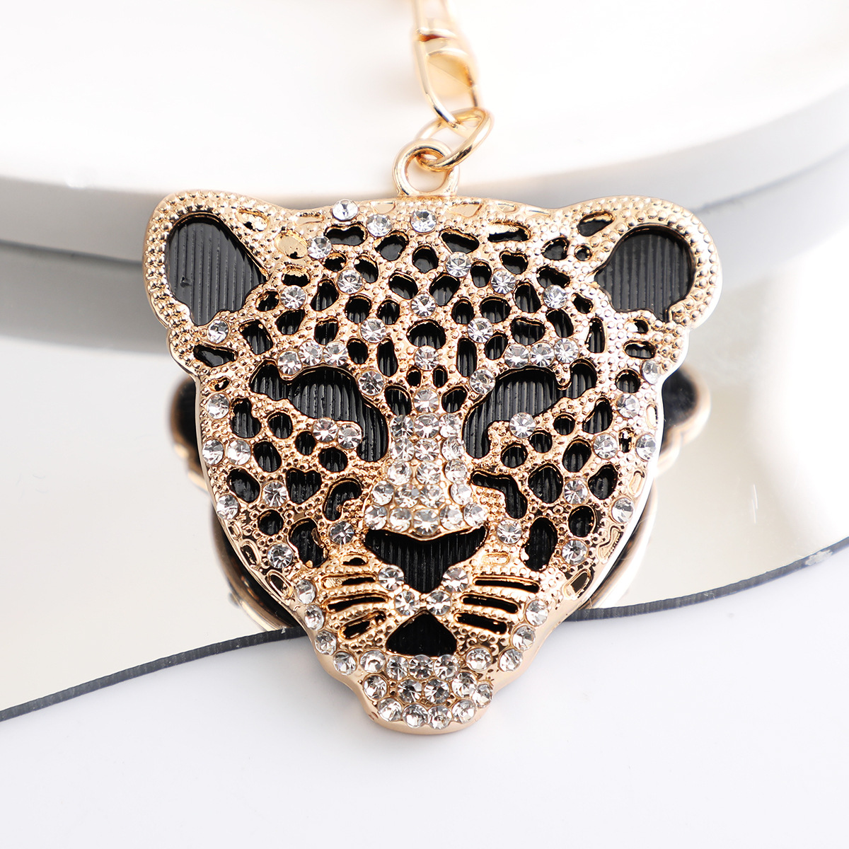 Vintage Luxury Leopard Keychain With Diamonds Animal Keyring_voghion.com