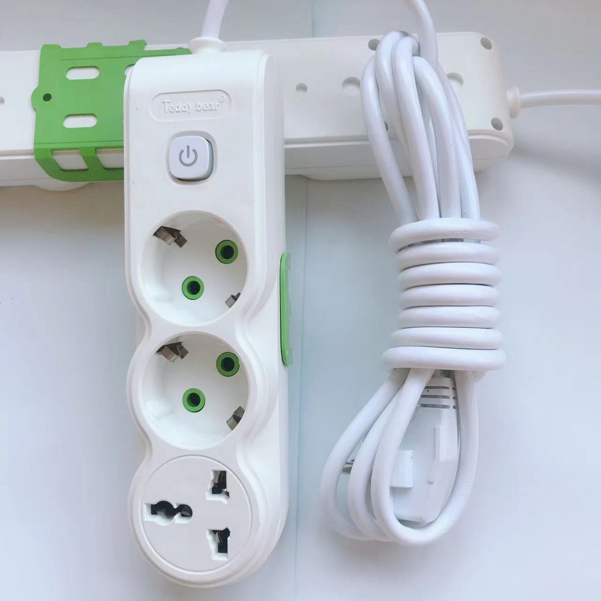 Ventas directas de comercio exterior transfronterizo USB enchufe de carga Euro Oriente Medio Asia Central Indonesia Ucrania Rusia placa de enchufe