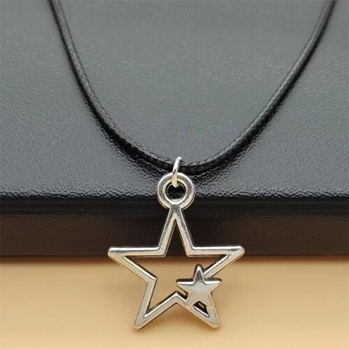 Elegant Retro European and American Five-Pointed Star Shape Necklace, Light Luxury Personal Style Fashion Alloy Star Pendant Black Cord Accessory Necklace