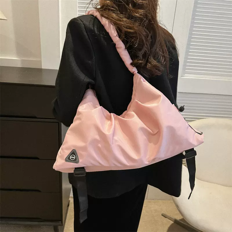 批发大容量健身瑜伽包女小众设计褶皱手提包大容量休闲单肩斜挎包