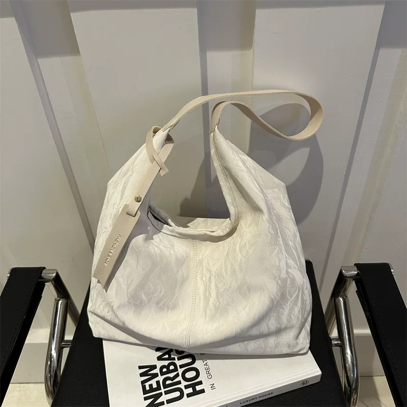 One-shoulder underarm bag, capacious summer style, universal design