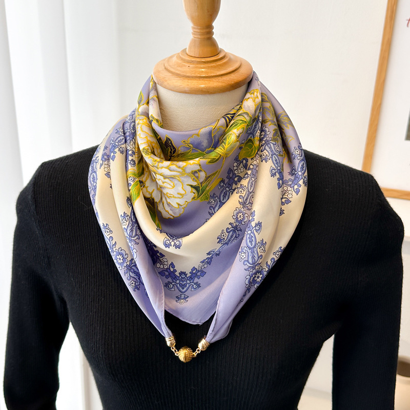 Pañuelo triangular de seda con hebilla magnética para mujer_voghion.com