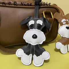 MIU レザーシュナウザープリントストラップバッグペンダントレザーバッグペンダント犬手縫いペンダント
