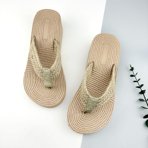 Platform wedge straw woven travel flat sandals for women, Korean style, trendy outdoor wear, herringbone pattern, fashionable women's flip-flops with strap