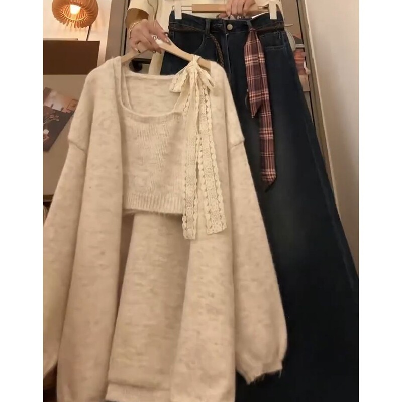 Early autumn Korean-style outfit for petite women: knitted cardigan, camisole top, youthful fashion jeans, a complete set for commuting Early autumn Korean-style outfit for petite women: knitted cardigan, camisole top, youthful fashion jeans, a complete set for commuting