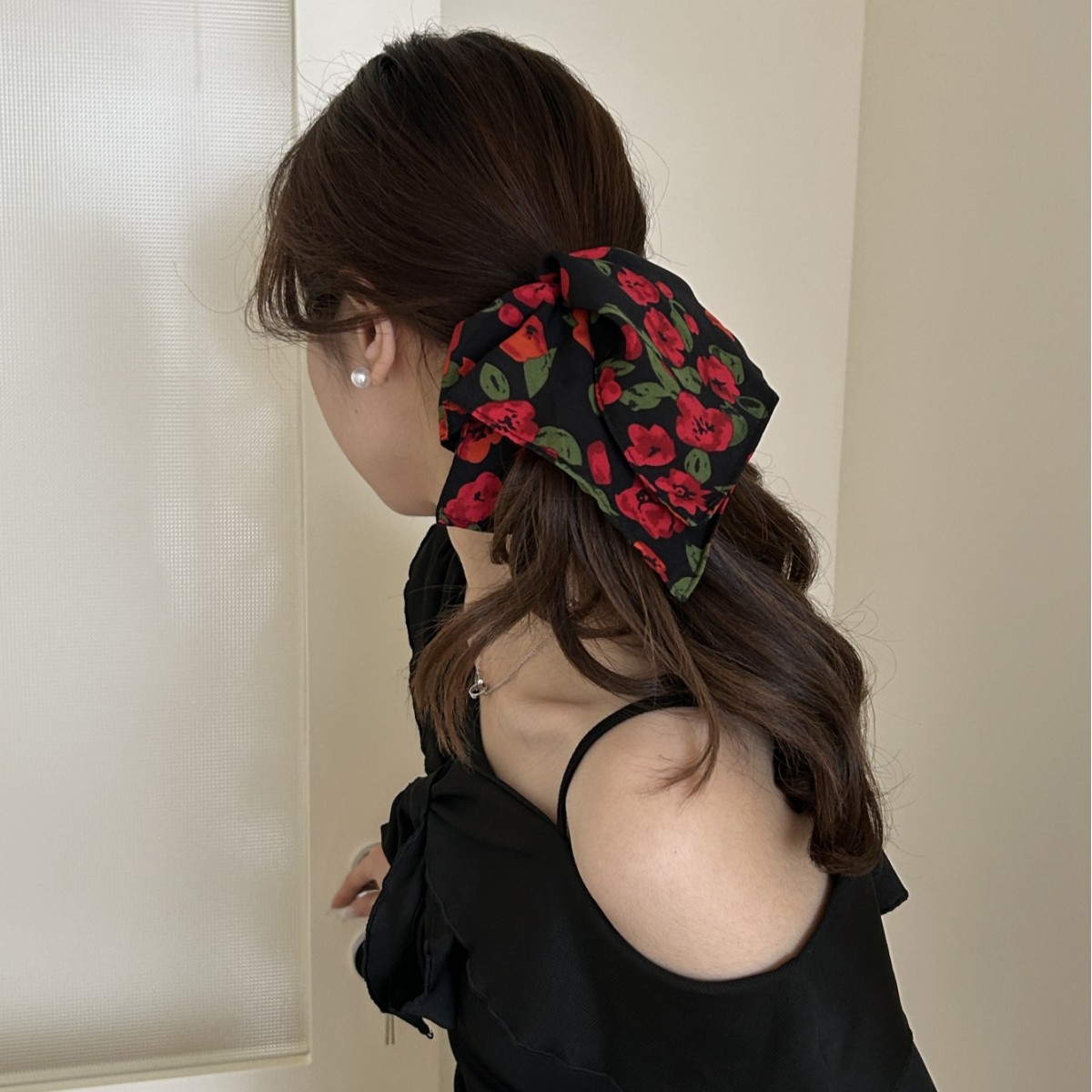 Coletero de Pelo con Diseño de Rosa Estilo Coreano, con un Toque Elegante y Desenfadado, Pañuelo Cuadrado para el Cabello, Banda Elástica con Volantes Estilo Francés, Forma Cuadrada.
