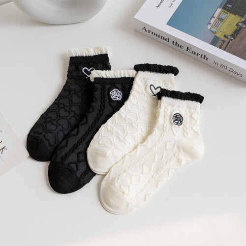 New socks women's socks embroidered love bubble mouth lace shallow mouth Japanese cotton socks embossed women's boat socks wholesale