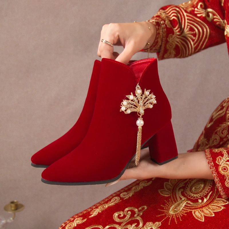 2024 осень и зима новые толстые на каблуках модные короткие сапоги помолвка тост красные свадебные сапоги