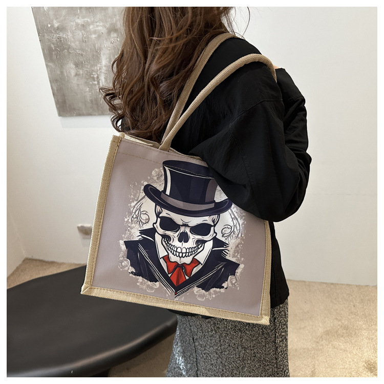 New fashionable skull canvas bag, women's large-capacity tote bag, single-shoulder bag for classes, 2024 fashionable tote bag undefined