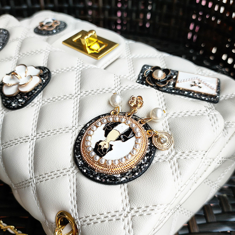 Túi đeo chéo nữ da cừu họa tiết caro dây xích kiểu Chanel — Màu đen, Màu trắng be chi tiết 13