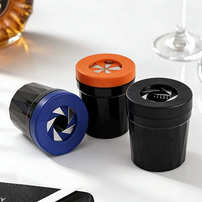 Container to Prevent Ash from Flying — Car ashtray