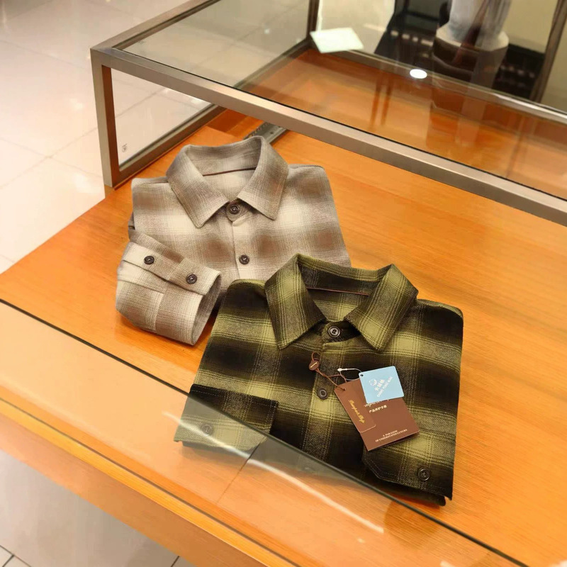 Eddie personally demonstrates the Old Money style with this retro-inspired, autumnal, unisex gradient plaid casual jacket with a turn-down collar Eddie personally demonstrates the Old Money style with this retro-inspired, autumnal, unisex gradient plaid casual jacket with a turn-down collar