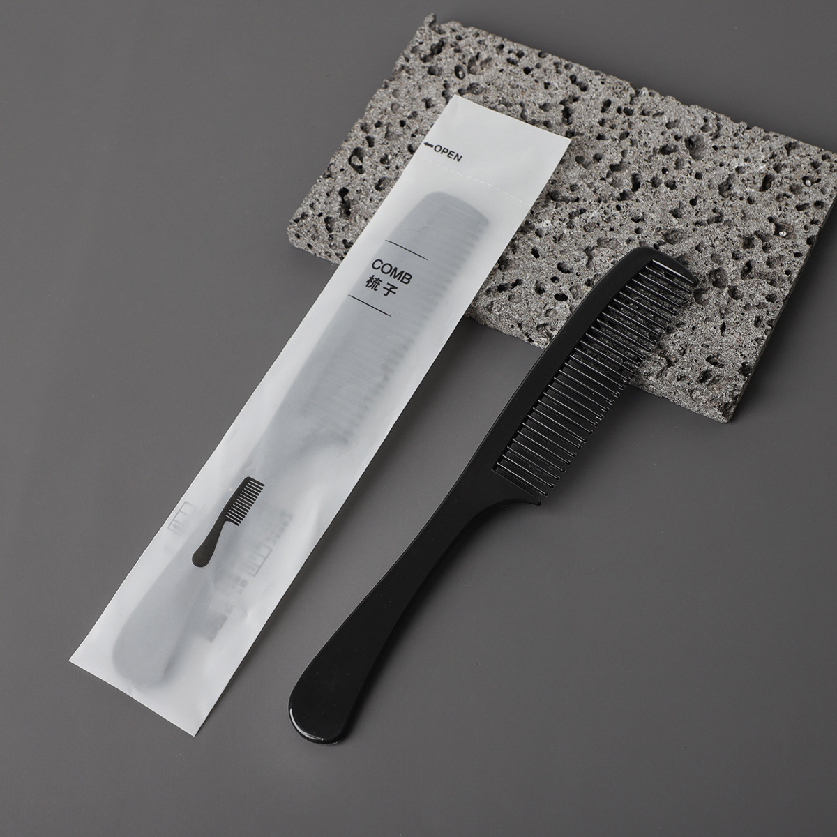 Hotel disposable comb hotel homestay toiletries hair comb suit room strip comb independent packaging wholesale