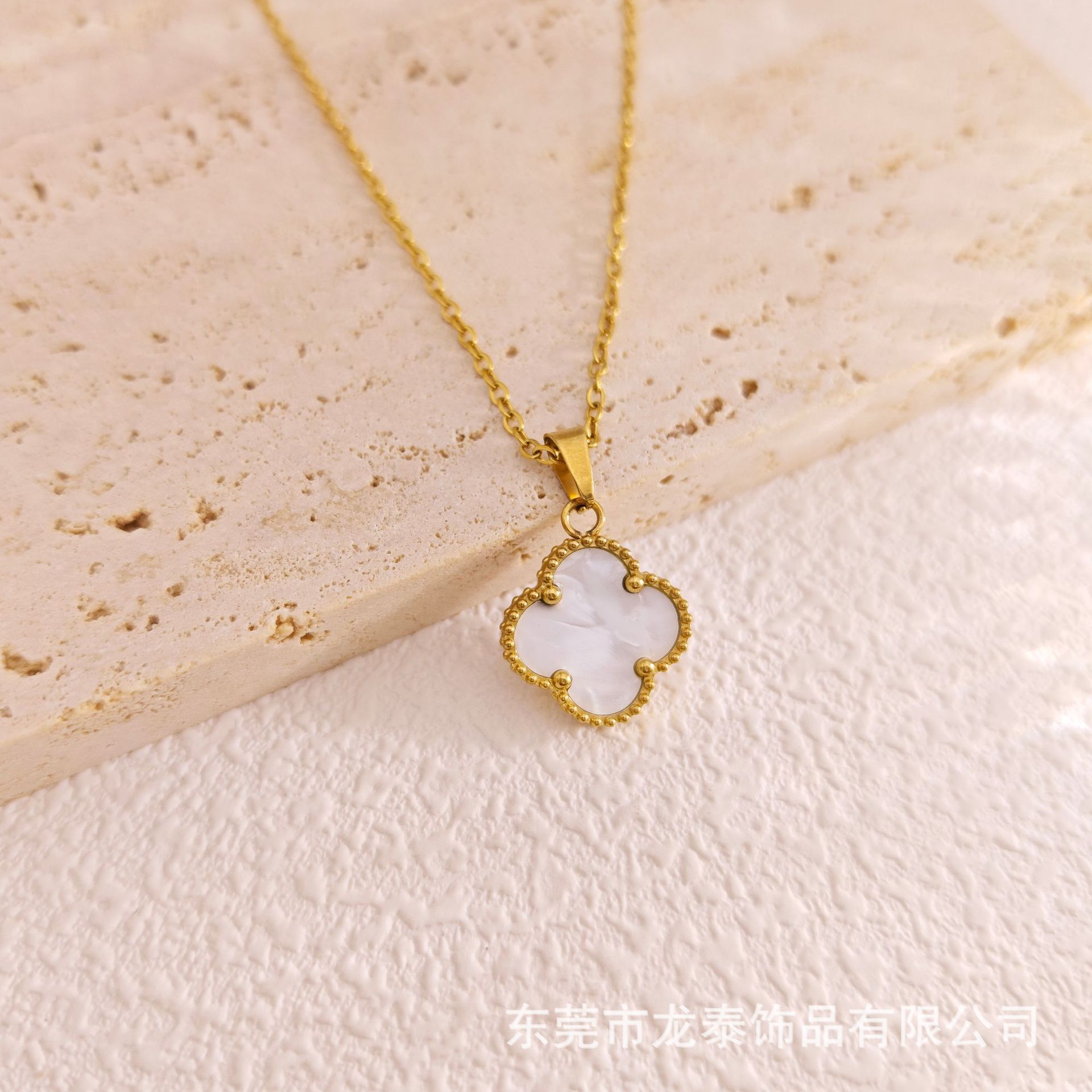 흰색 쉘 목걸이